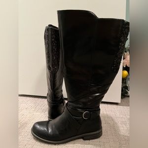 Sweater detail black riding boots-wide calf